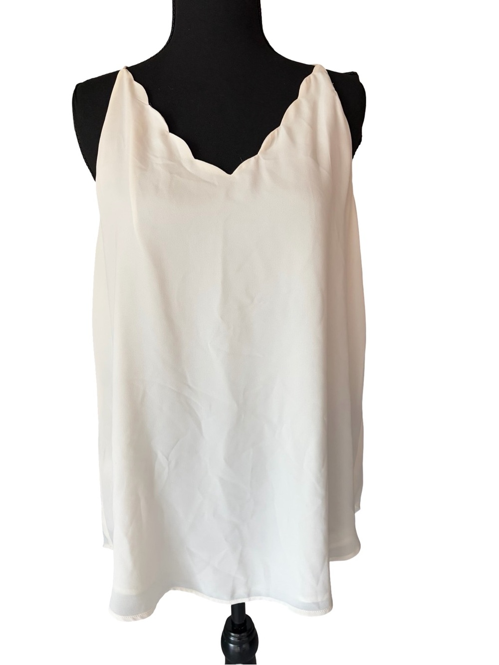LOFT Cream Scallop V-Neck Sleeveless Camisole